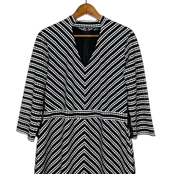 Perforated Project Runway Knee Length Cocktail Dress V Neck Black White - XL - Picture 2 of 6